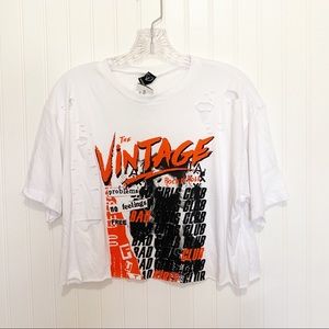 GRAPHIC Distressed Tee